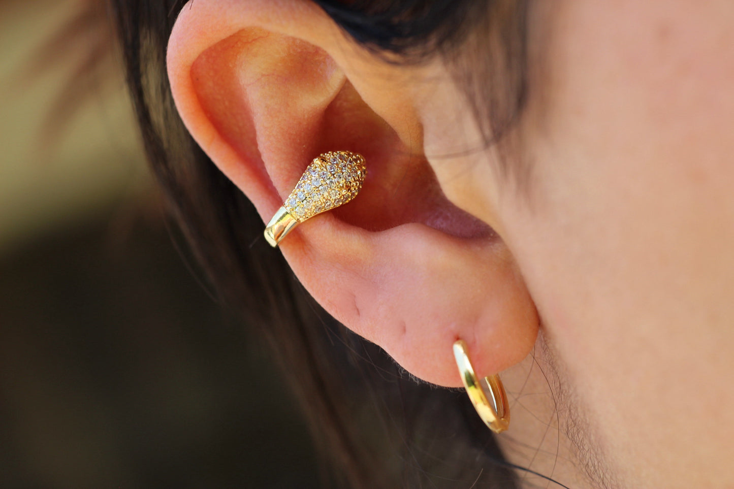 Earcuff Pantera, fuerza y elegancia en un solo gesto.