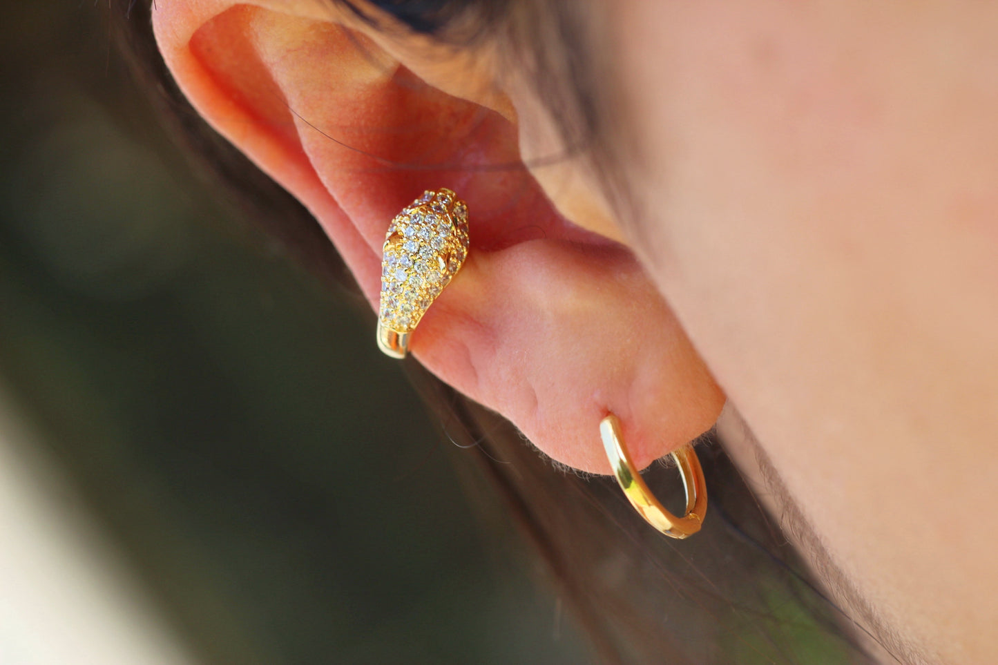 Earcuff Pantera, fuerza y elegancia en un solo gesto.