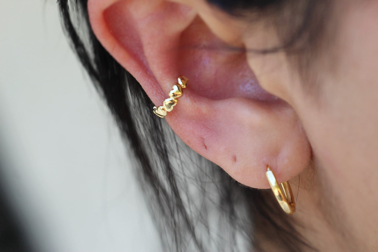 Earcuff Corazón Amores, amor moderno en cada detalle.