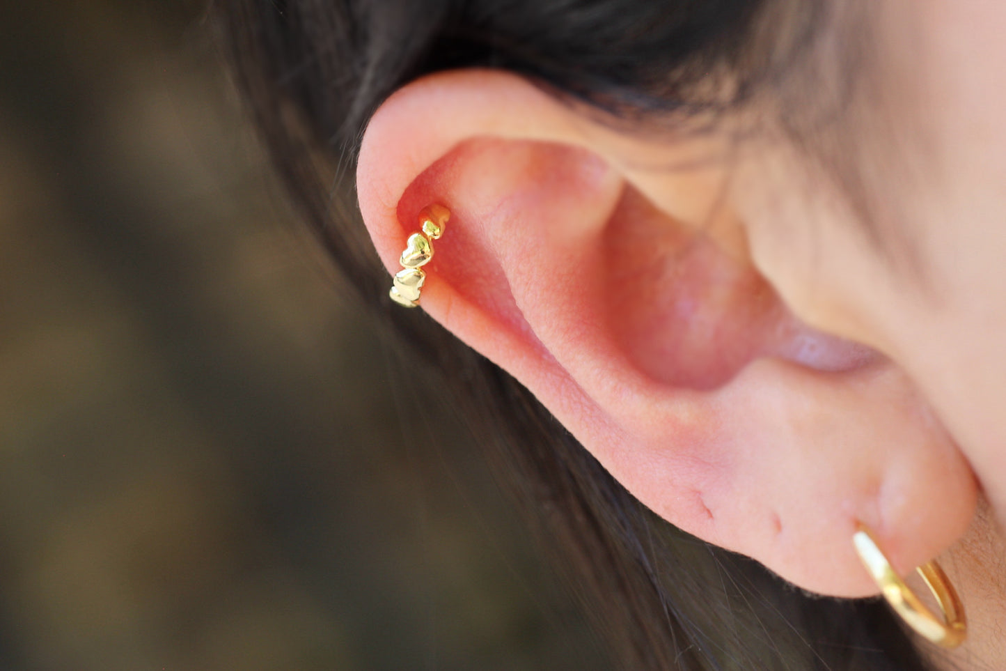 Earcuff Corazón Amores, amor moderno en cada detalle.