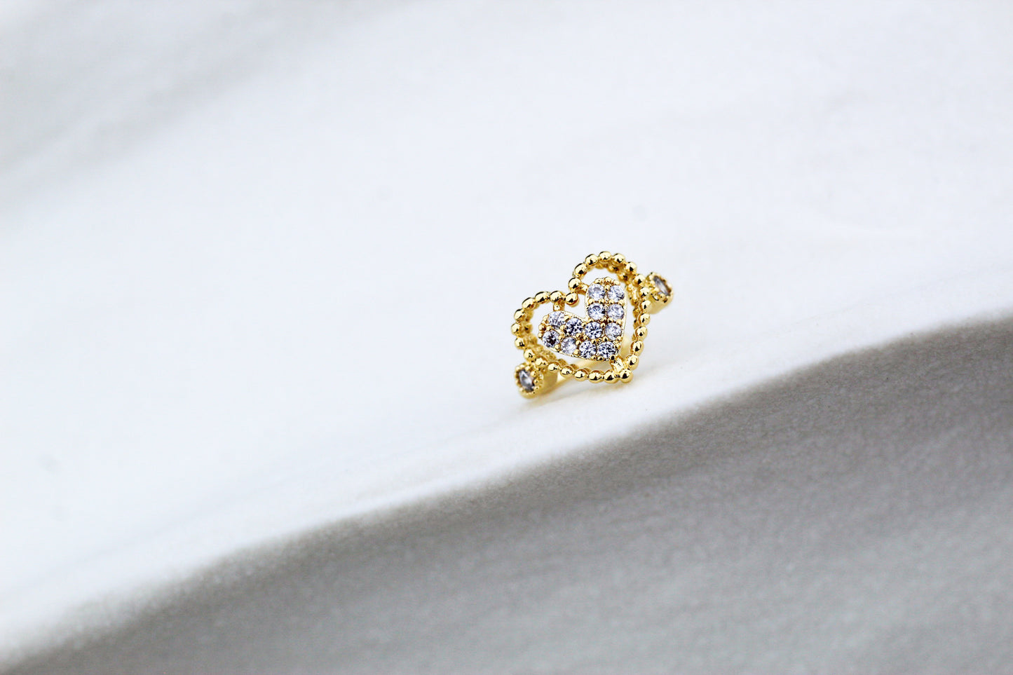 Earcuff Du Corazón In, un detalle delicado con estilo moderno.