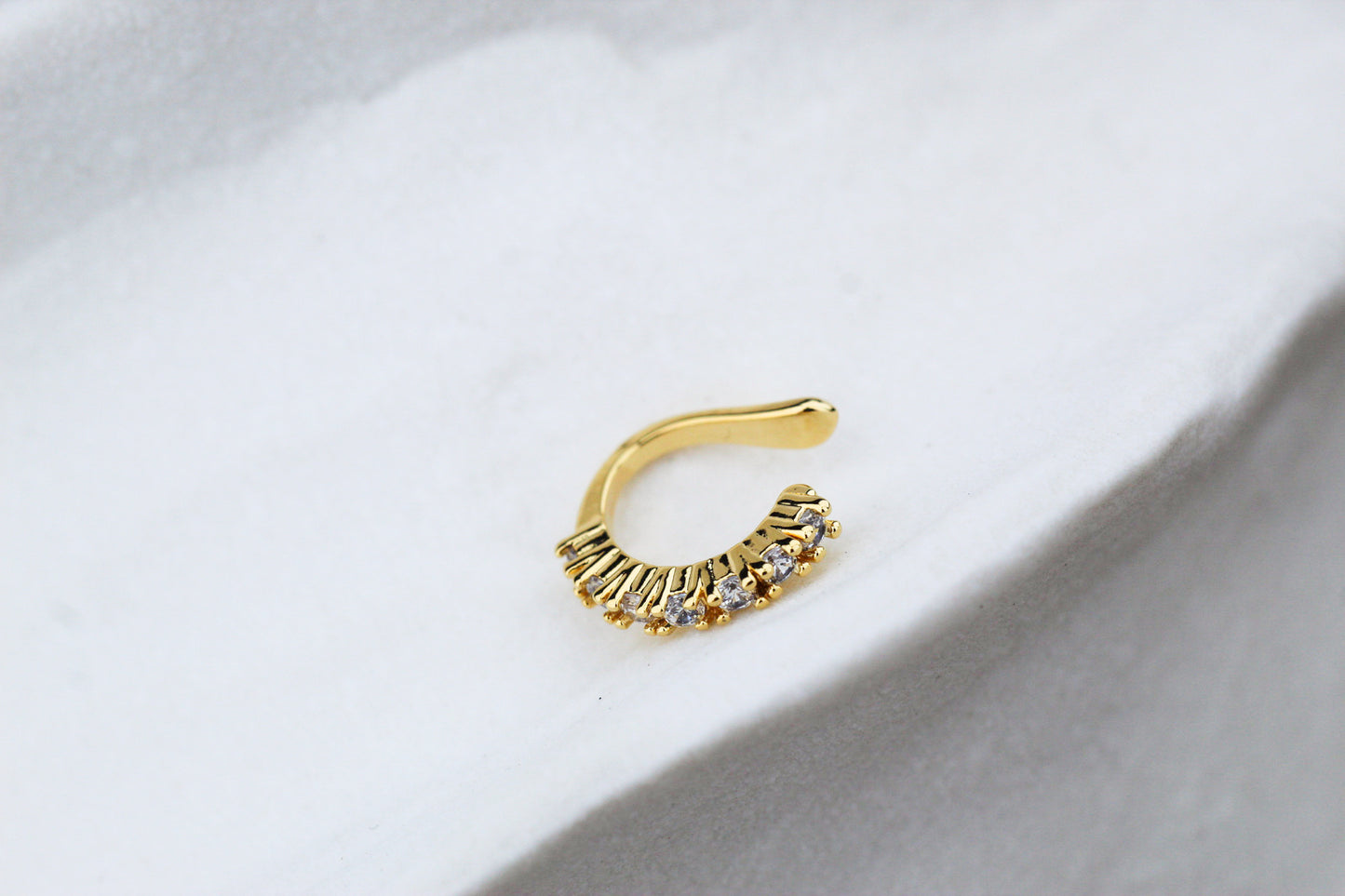 Earcuff Frost Bor, una pieza con calma y carácter.