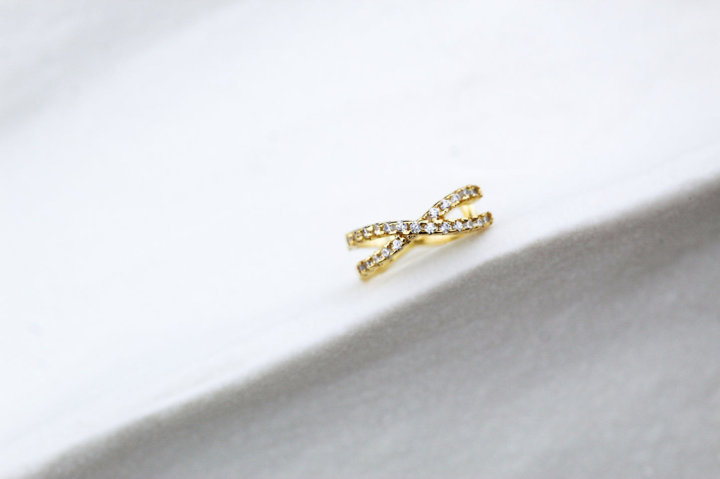 Earcuff Lazo Frost, sutileza y encanto.