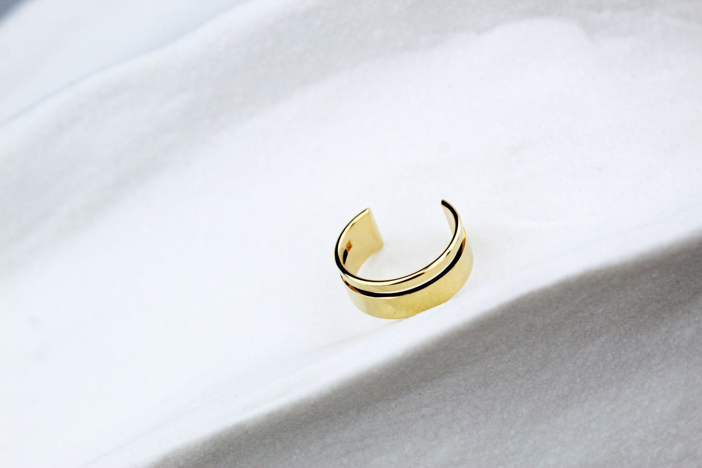 Earcuff Línea Dua, minimalismo con carácter moderno.