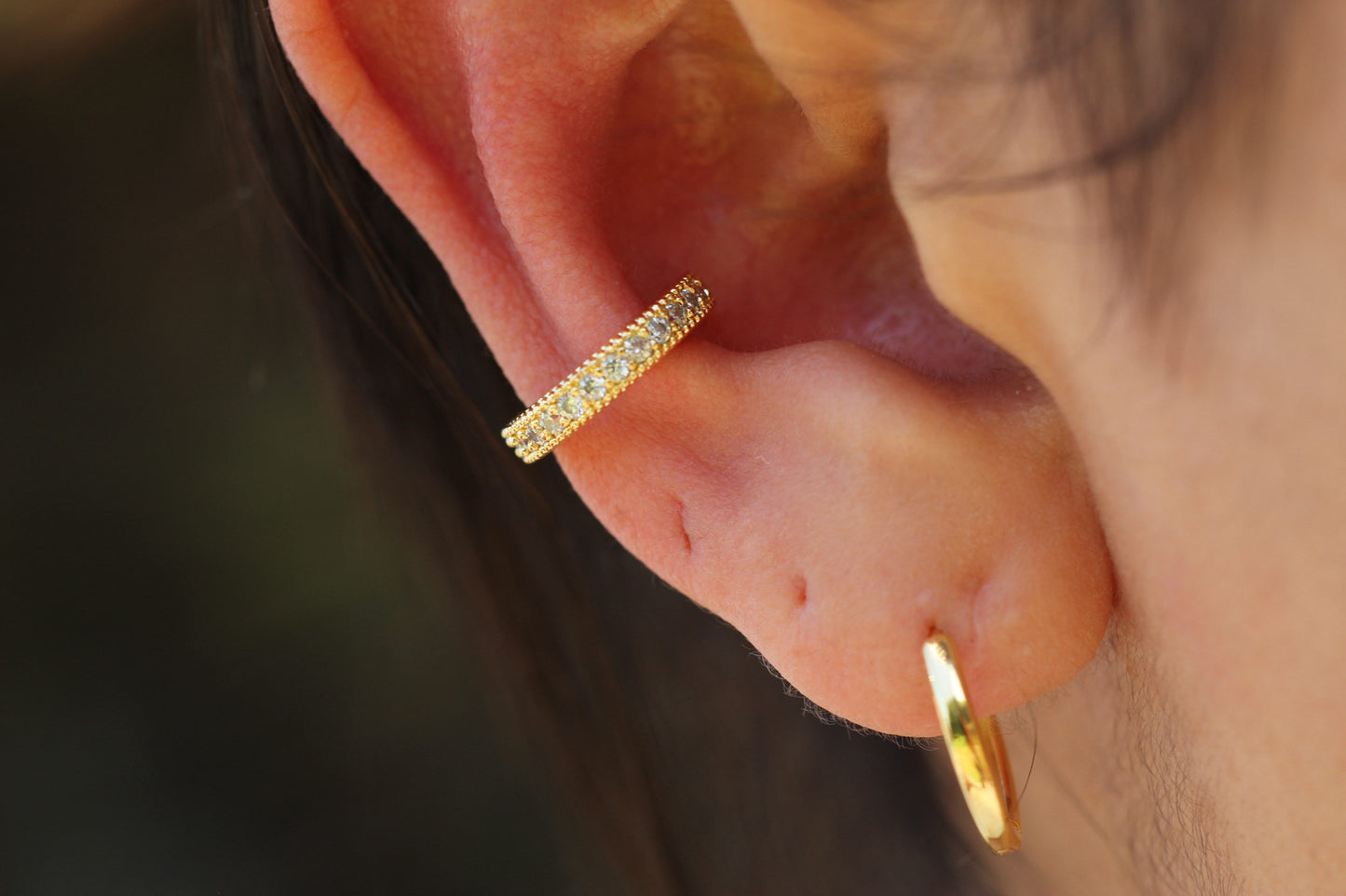 Earcuff Ronda Frost, sutileza con brillo equilibrado.