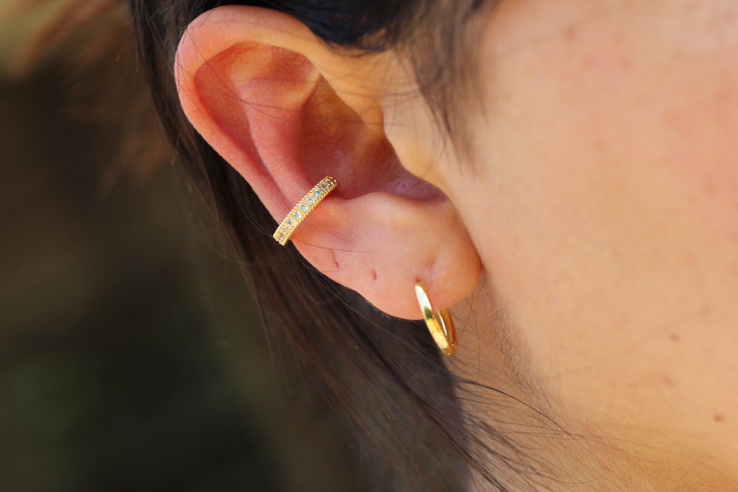 Earcuff Ronda Frost, sutileza con brillo equilibrado.