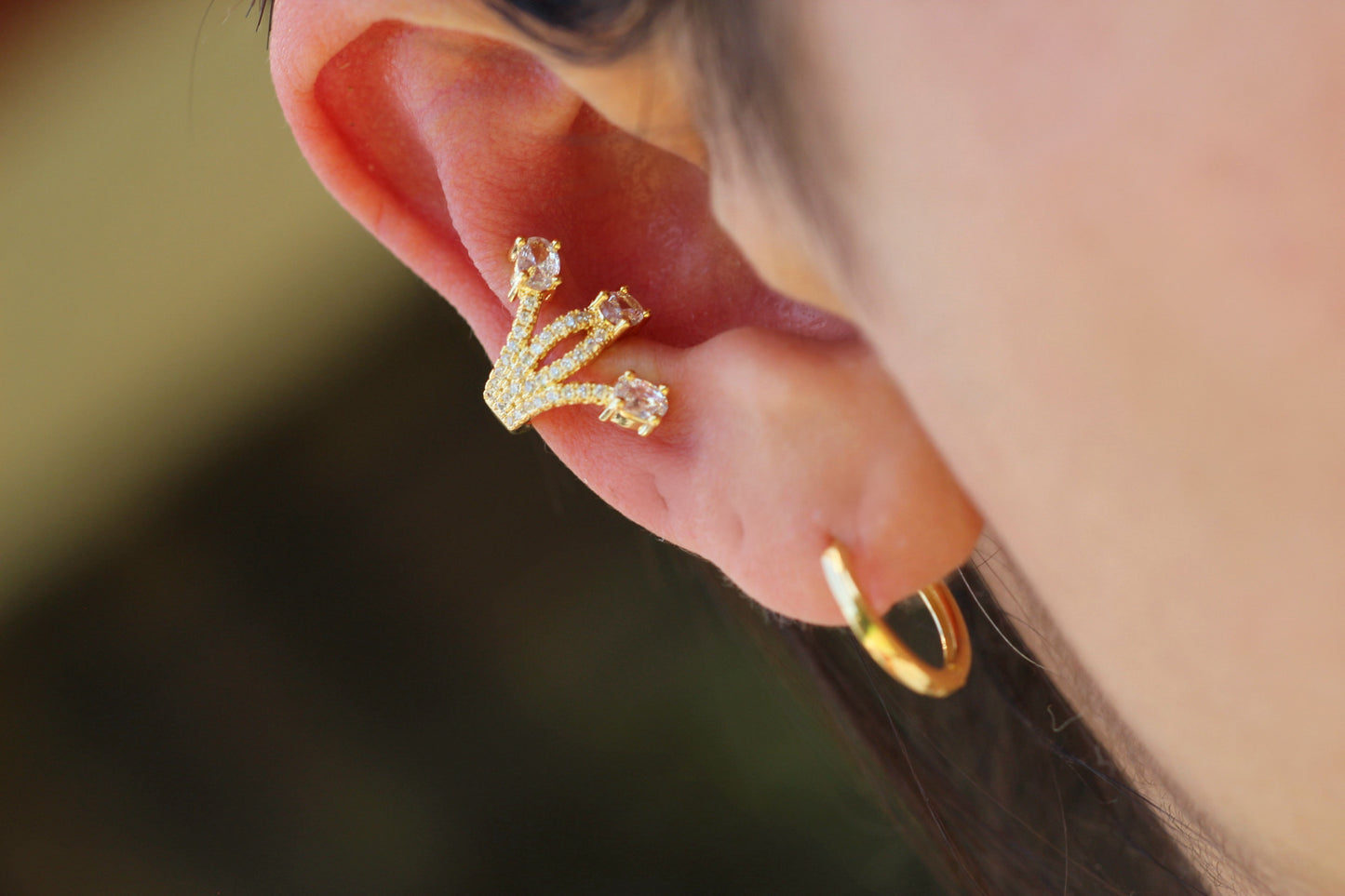 Earcuff Tri Frost, impacto y estilo en una sola pieza.
