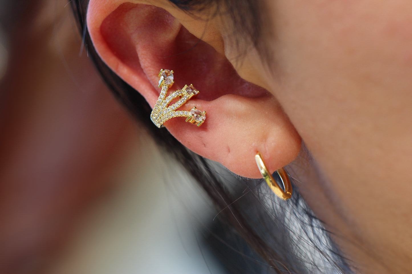 Earcuff Tri Frost, impacto y estilo en una sola pieza.