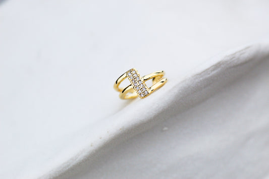 Earcuff Barra Frost, equilibrio entre forma y luz.