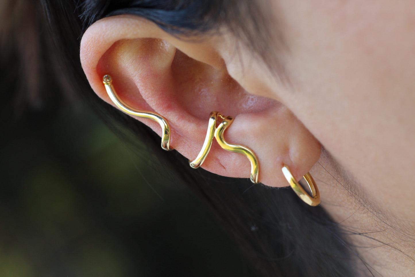 Earcuff Naga Iconic, poder sutil en cada forma.