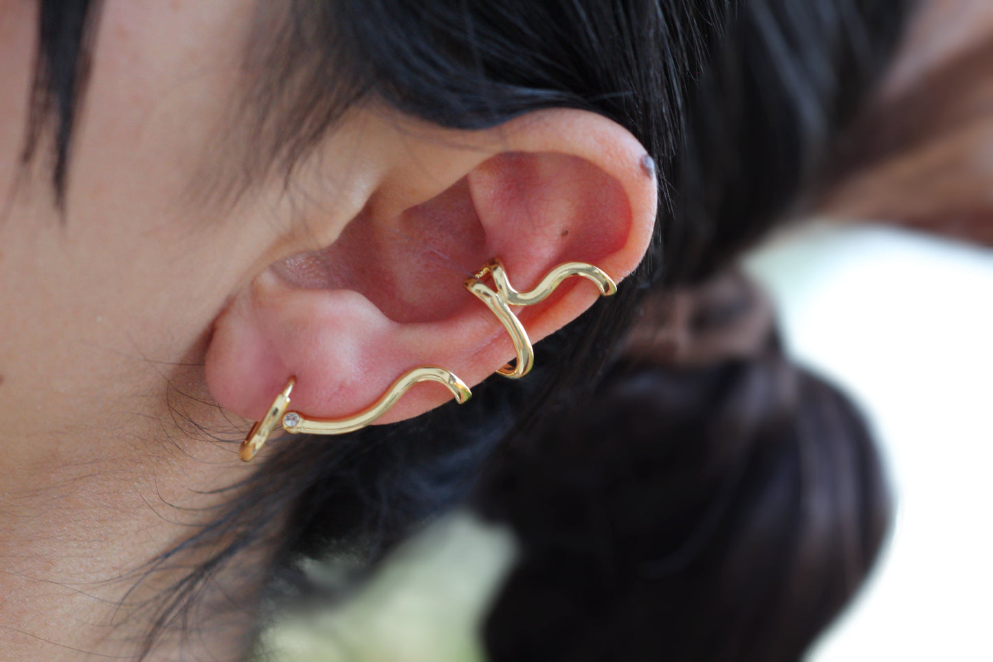 Earcuff Naga Iconic, poder sutil en cada forma.
