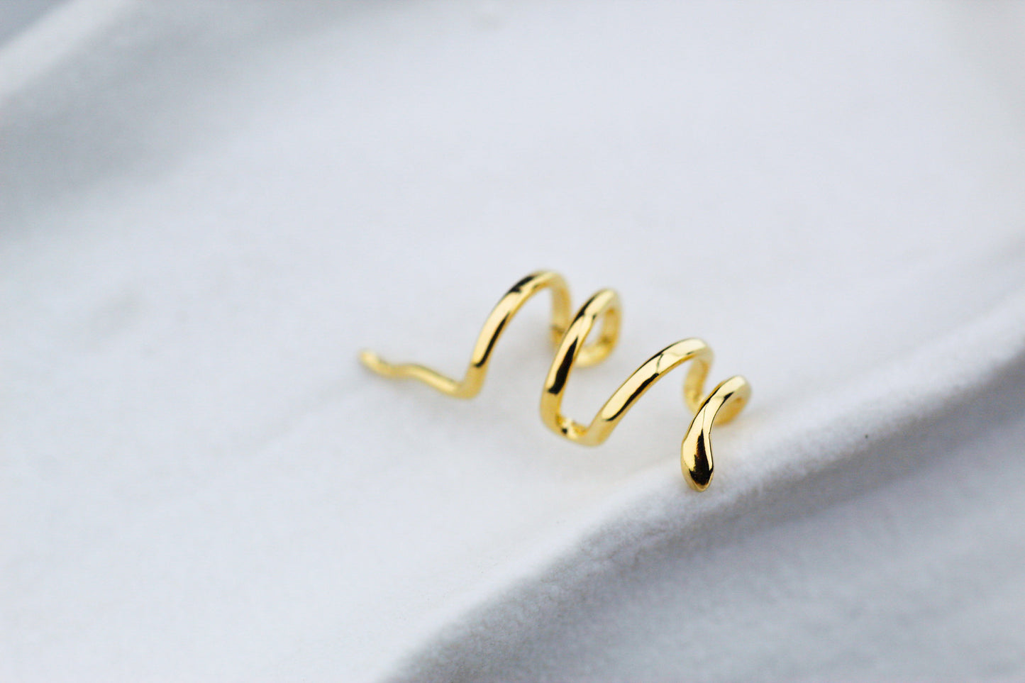 Earcuff Naga Trepador, la fuerza hecha forma.