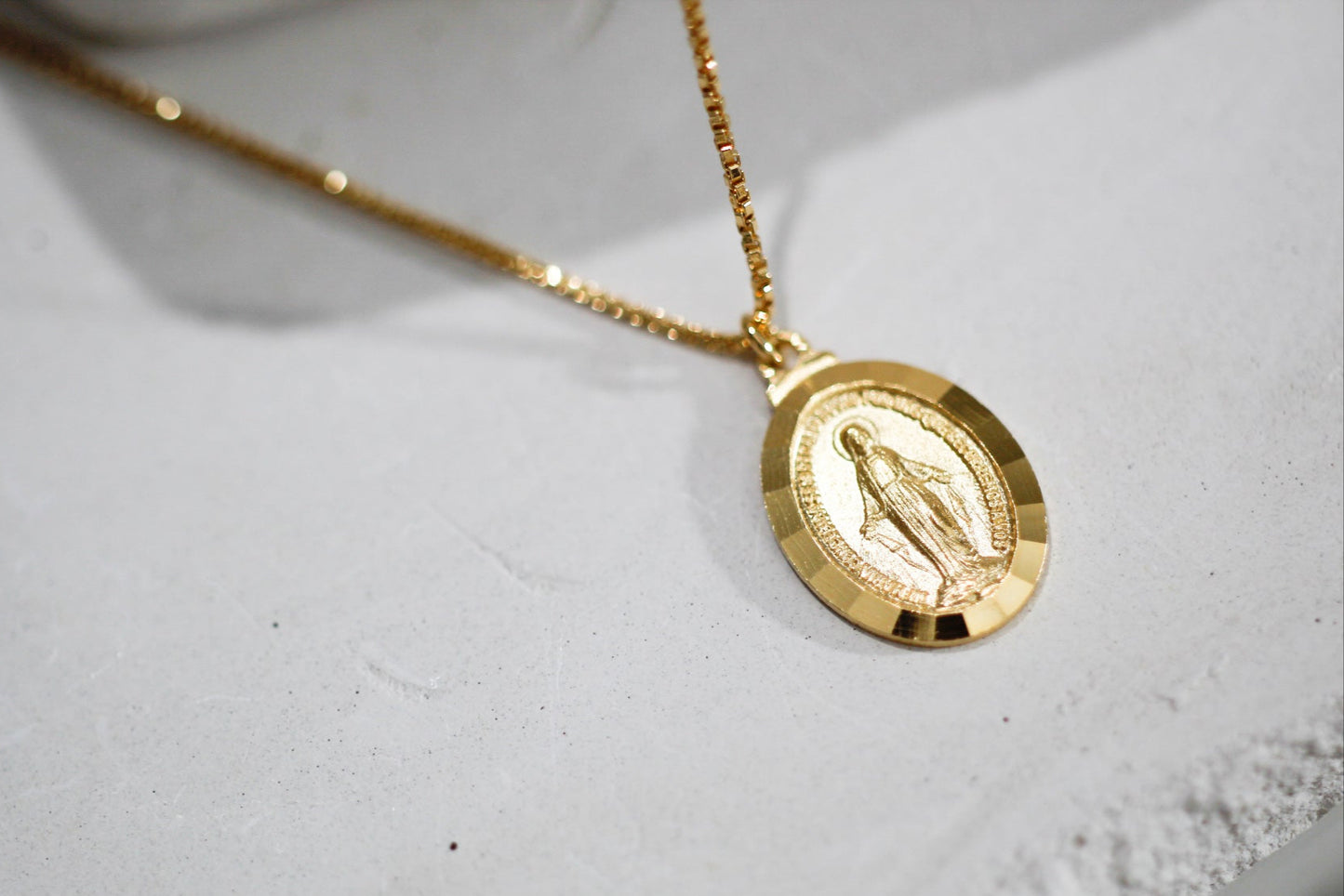Collar Virgen Mate