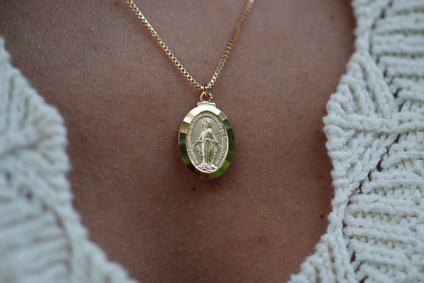 Collar Virgen Mate