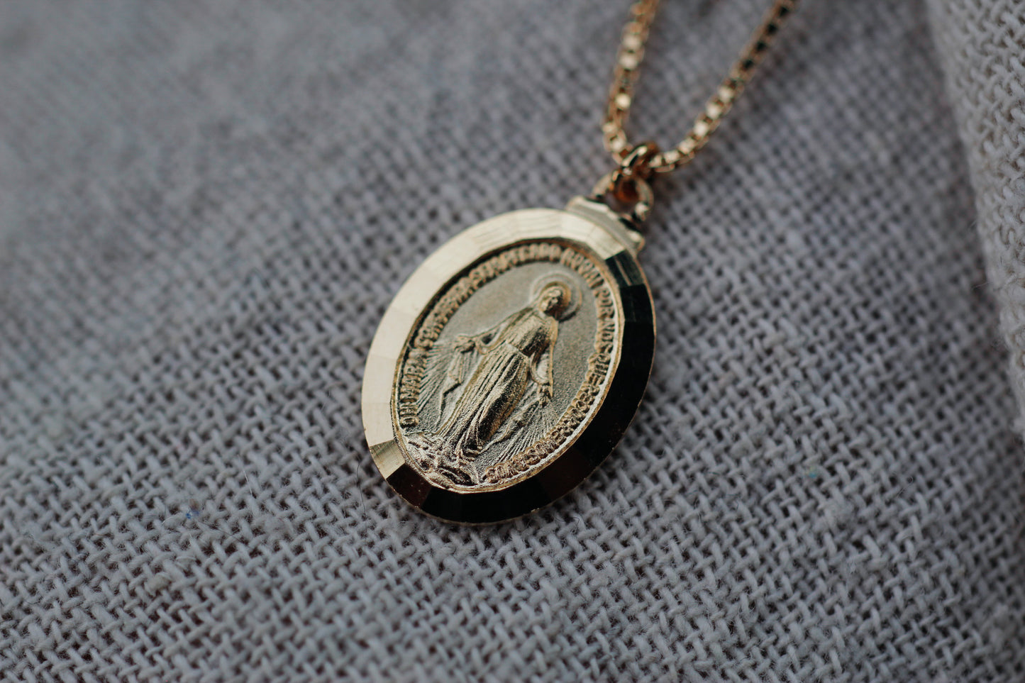Collar Virgen Mate