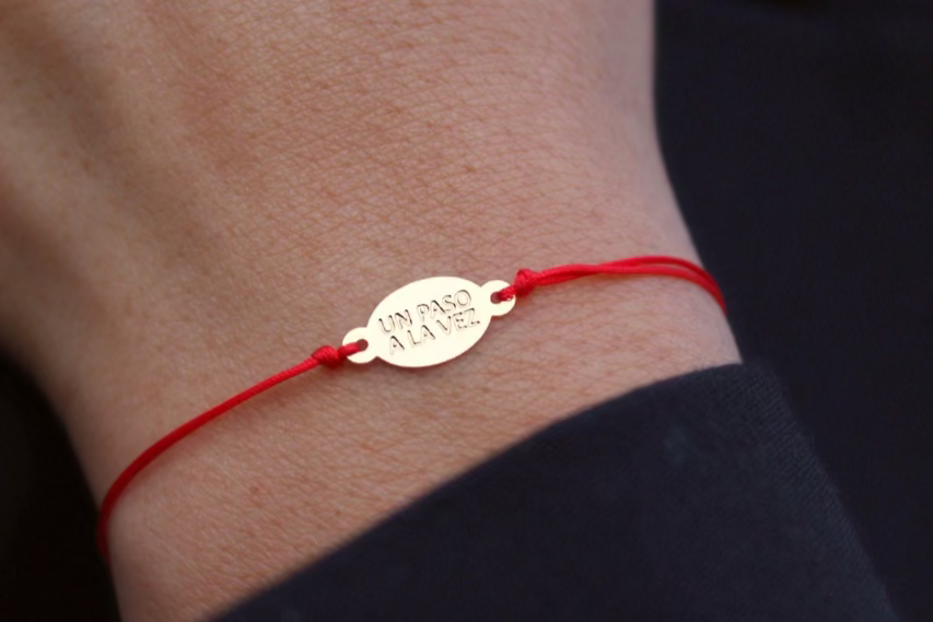 Pulsera Frases Rojo, un detalle que te recuerda quién eres.