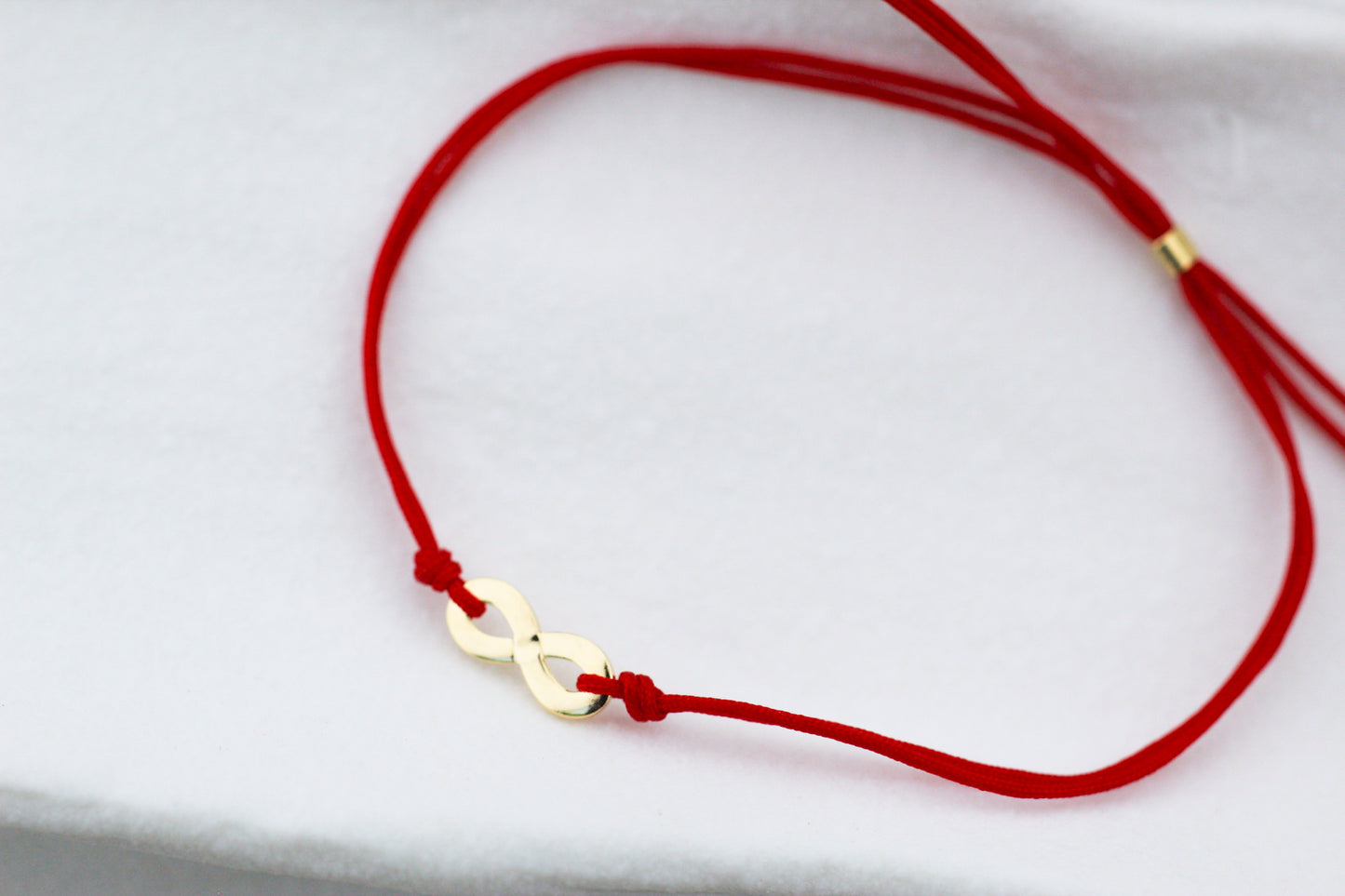 Pulsera BB Infinito Rojo, símbolo que habla de los lazos que no terminan