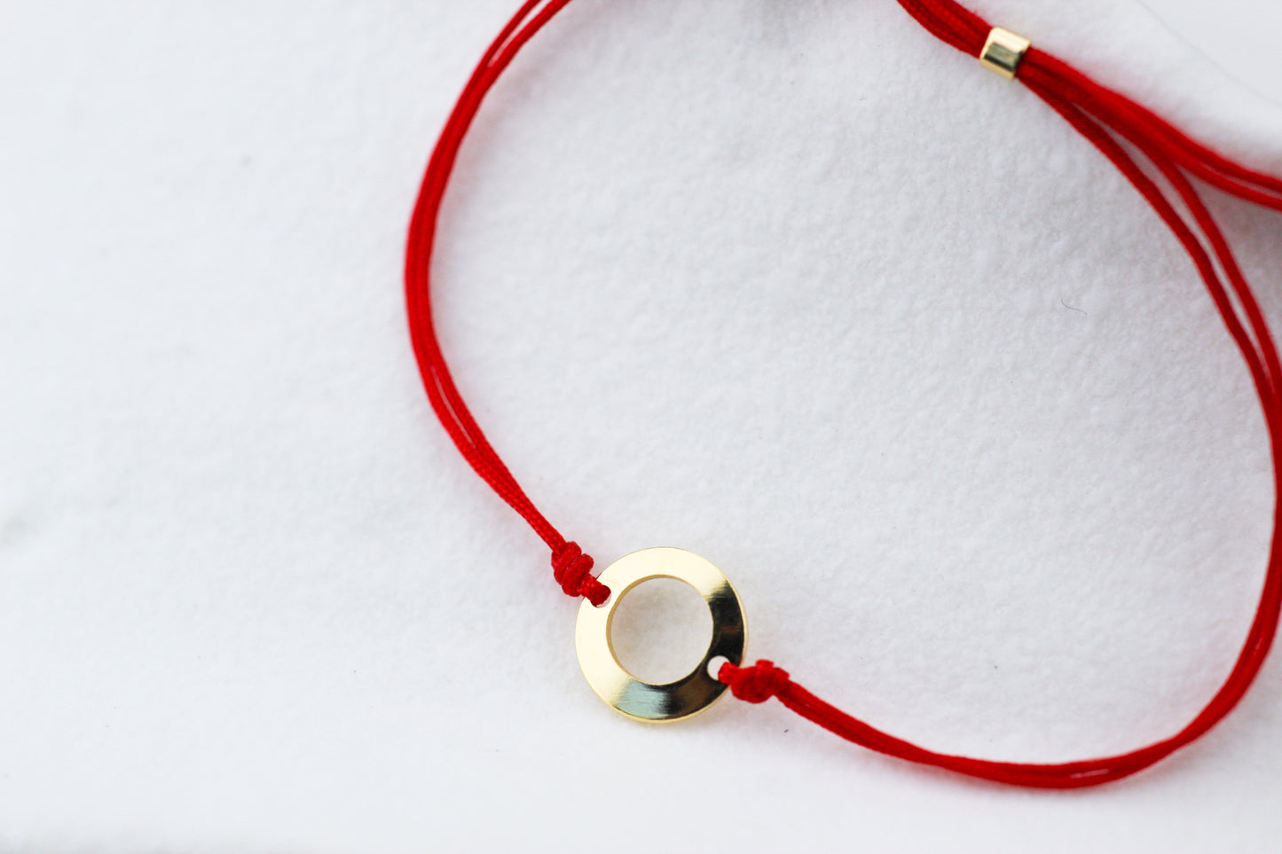 Pulsera Bromo Rojo, carácter en un diseño minimalista