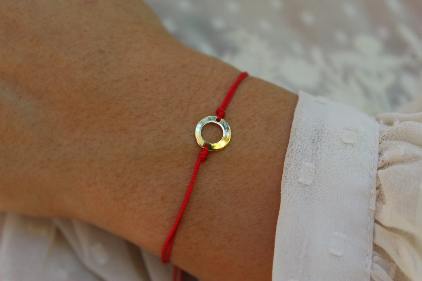 Pulsera Bromo Rojo, carácter en un diseño minimalista