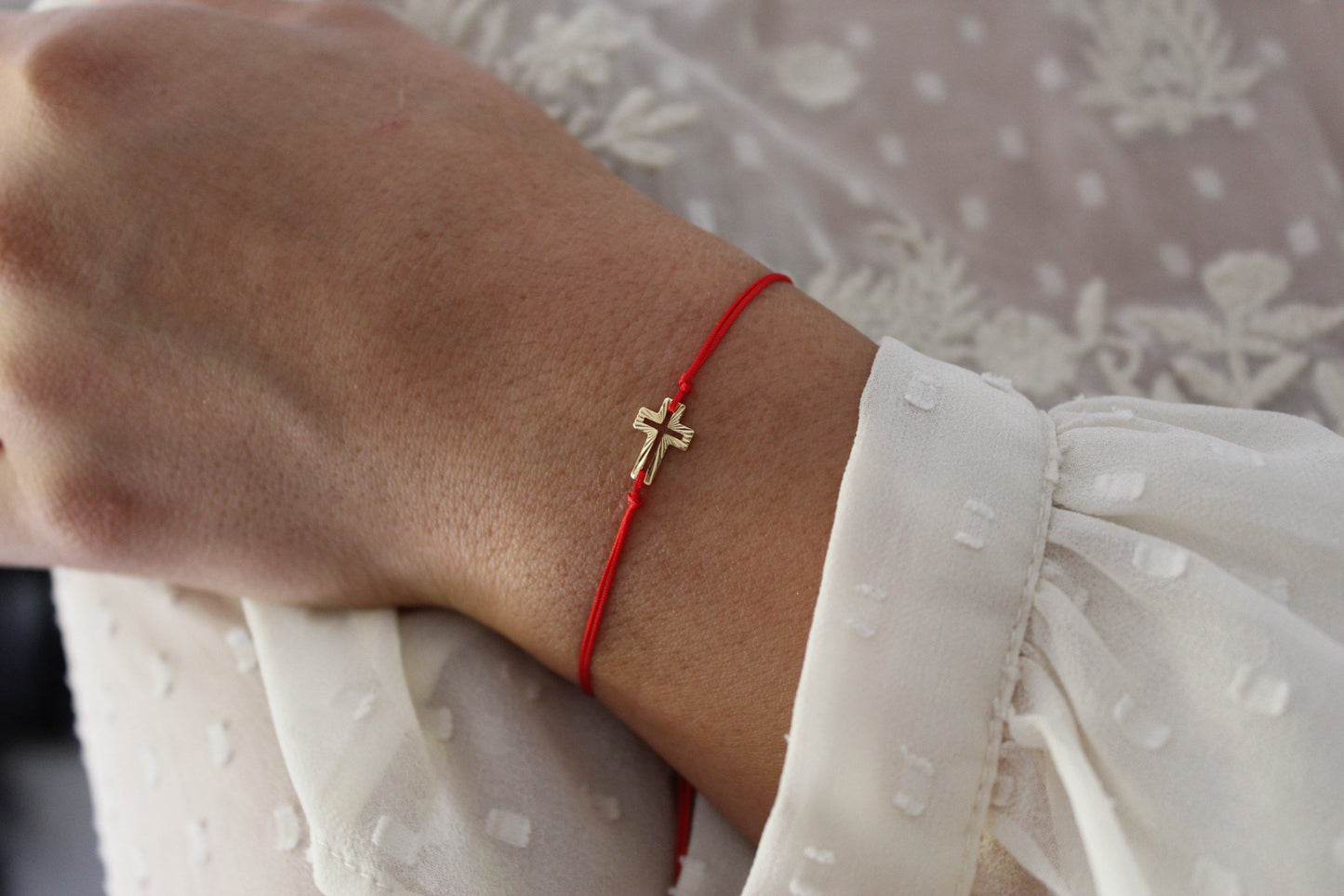 Pulsera Cruz Cali Tex Rojo, fé que se siente cerca