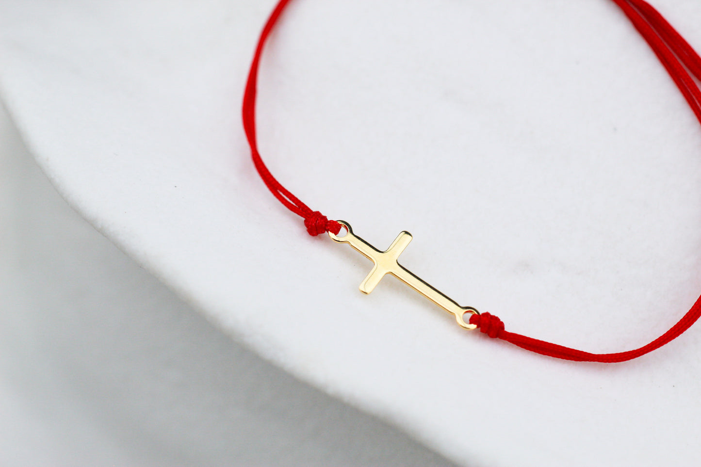 Pulsera Cruz Rojo, fe que se siente con fuerza