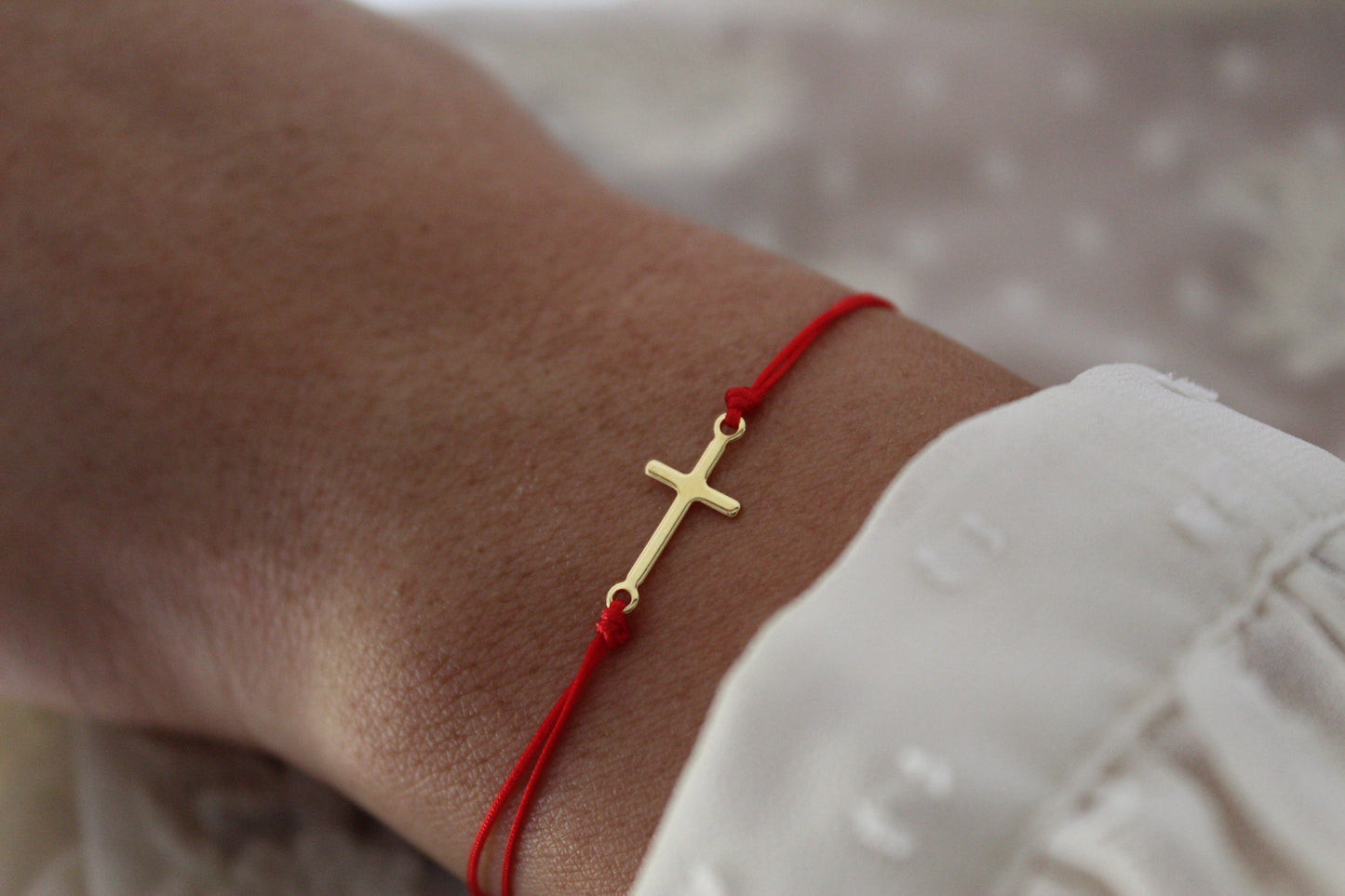Pulsera Cruz Rojo, fe que se siente con fuerza