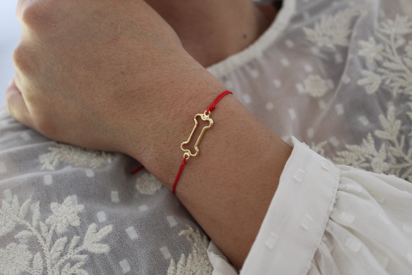 Pulsera Huesito Cali Rojo, un detalle para quienes aman a los perritos