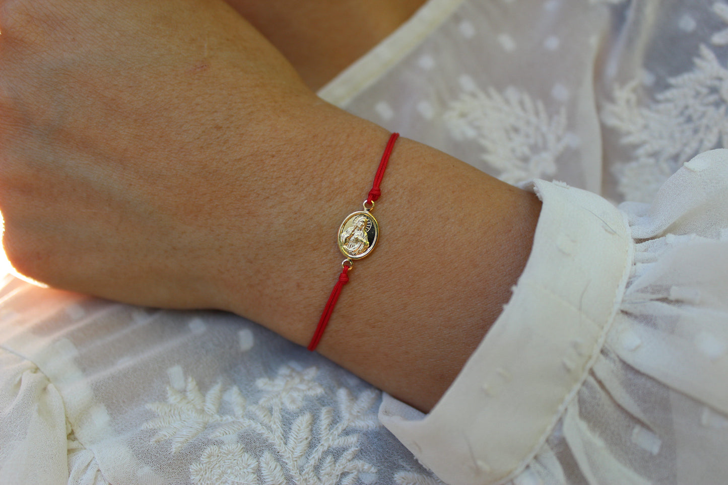 Pulsera Jesús Rojo, fe que se siente cerca todos los días