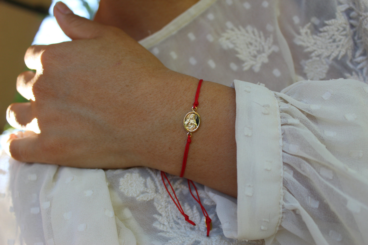 Pulsera Jesús Rojo, fe que se siente cerca todos los días