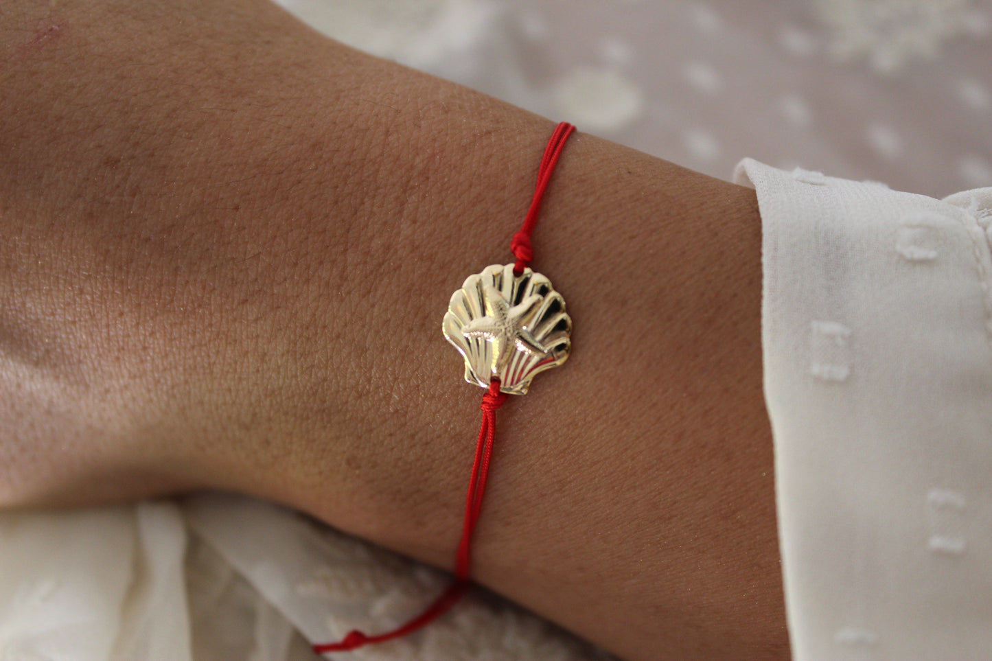 Pulsera Marina Rojo, energía del mar en un detalle delicado