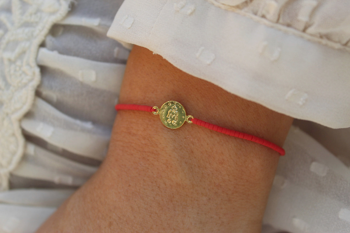 Pulsera Miyu BB Virgen de los Rayos, fe que acompaña cada día