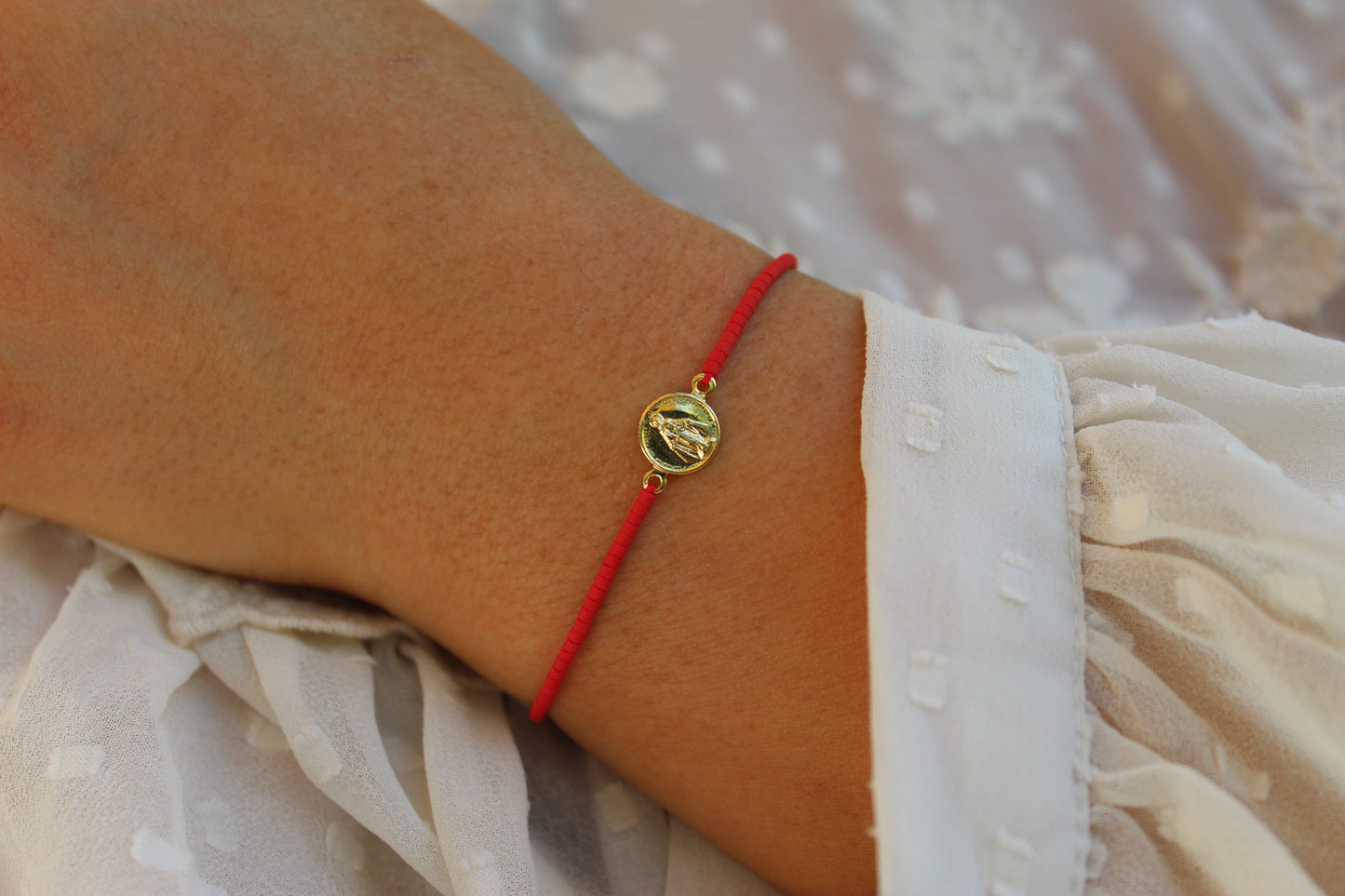 Pulsera Miyu BB Virgen de los Rayos, fe que acompaña cada día