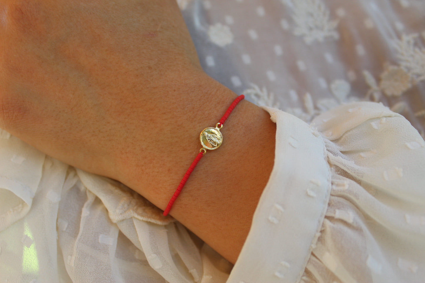 Pulsera Miyu BB Virgen de los Rayos, fe que acompaña cada día
