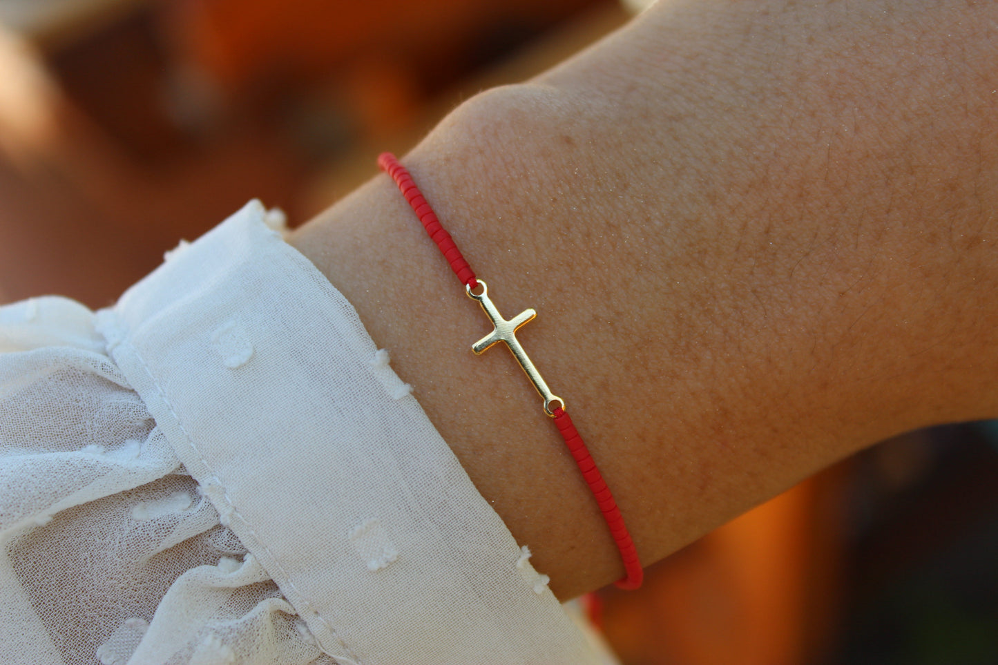 Pulsera Miyu Cruz, fe en un diseño delicado