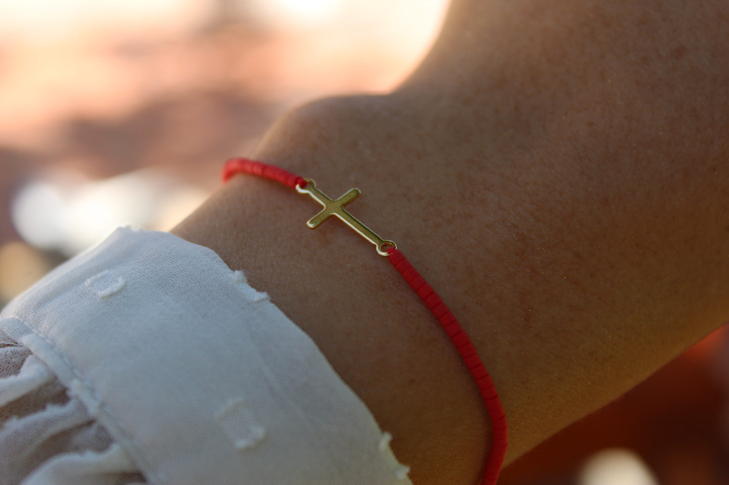 Pulsera Miyu Cruz, fe en un diseño delicado
