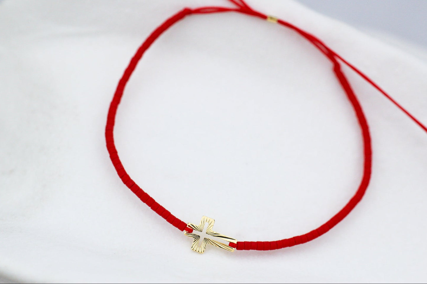 Pulsera Miyu Cruz Cali Tex, fe en un diseño delicado