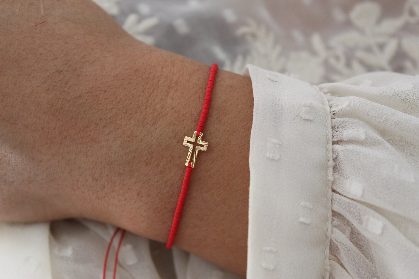 Pulsera Miyu Cruz Cali Tex, fe en un diseño delicado