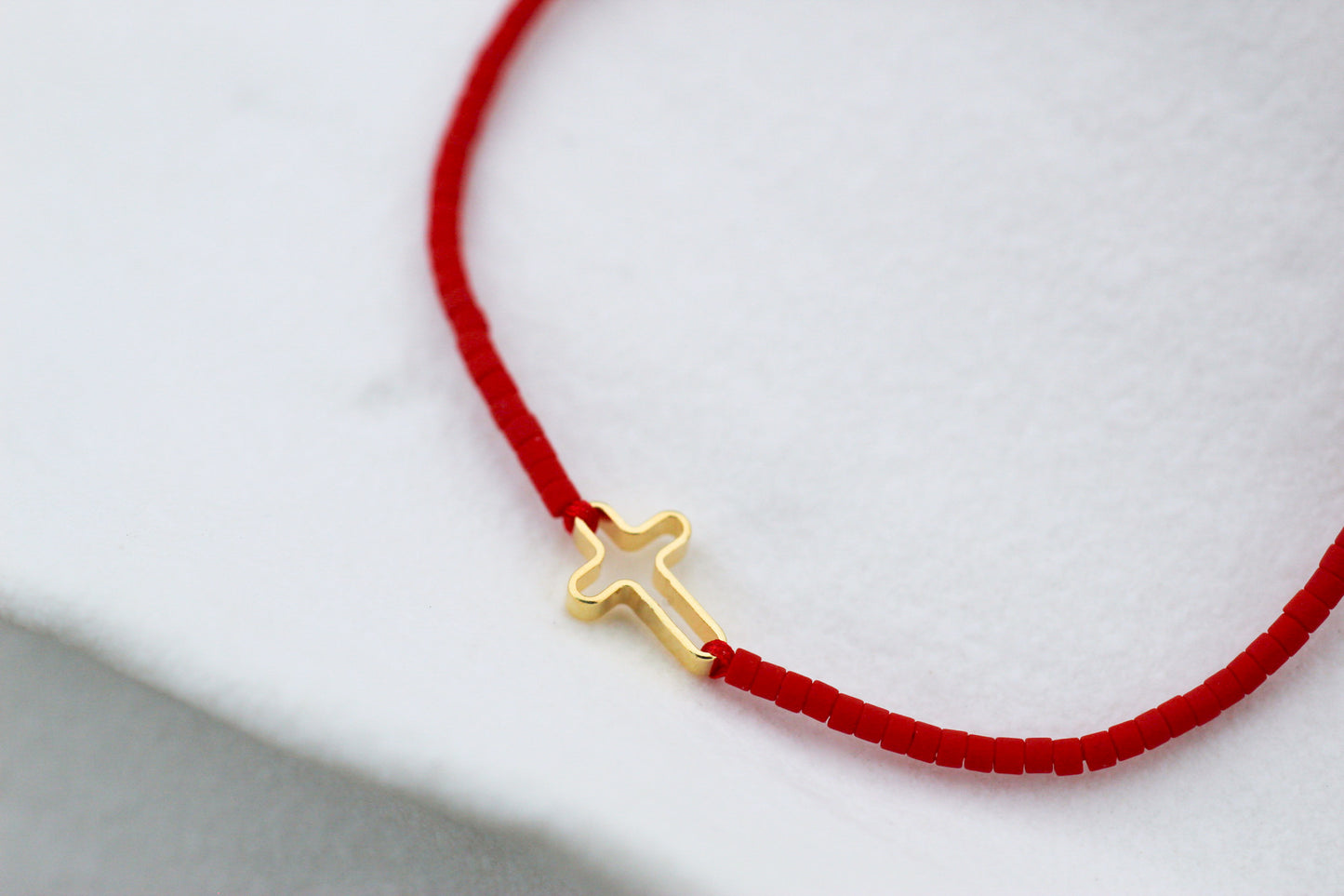 Pulsera Miyu Cruz Cali Vol, un símbolo de fe para el día a día
