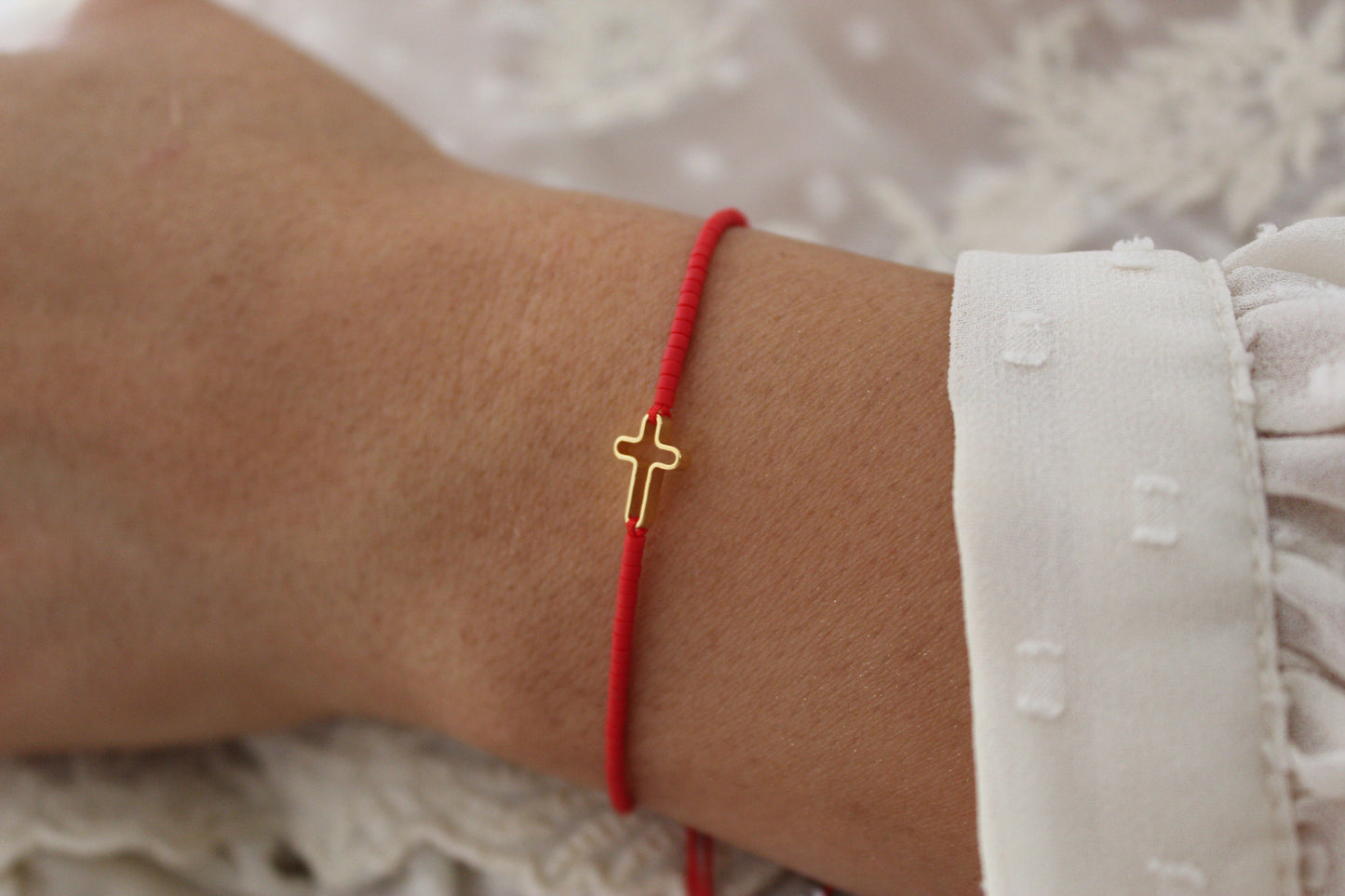 Pulsera Miyu Cruz Cali Vol, un símbolo de fe para el día a día