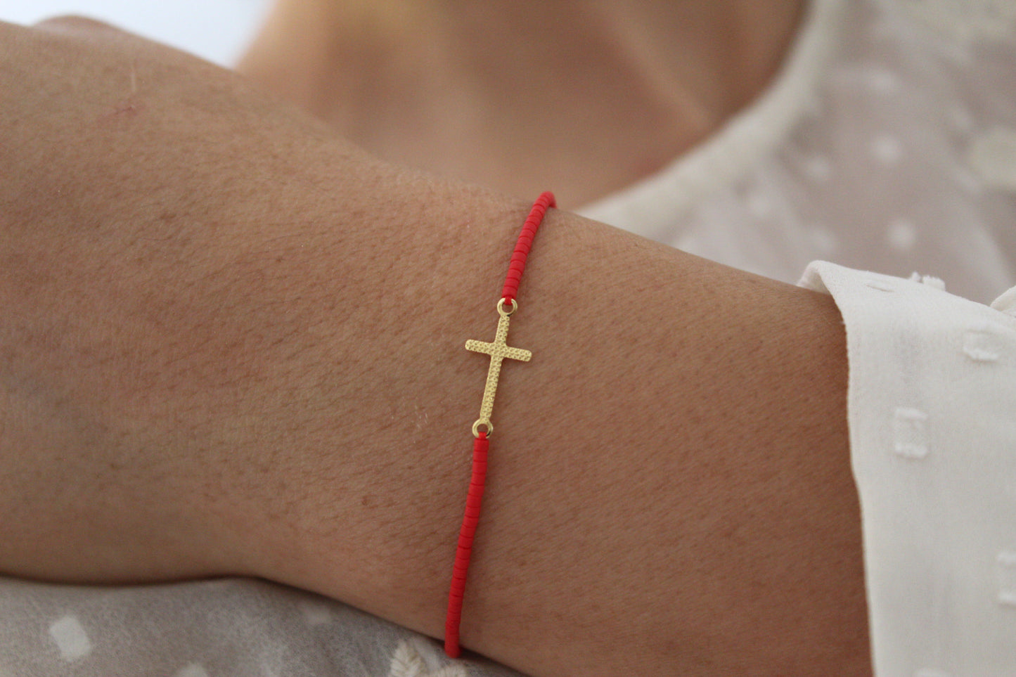 Pulsera Miyu Cruz Tex, fe en un diseño delicado
