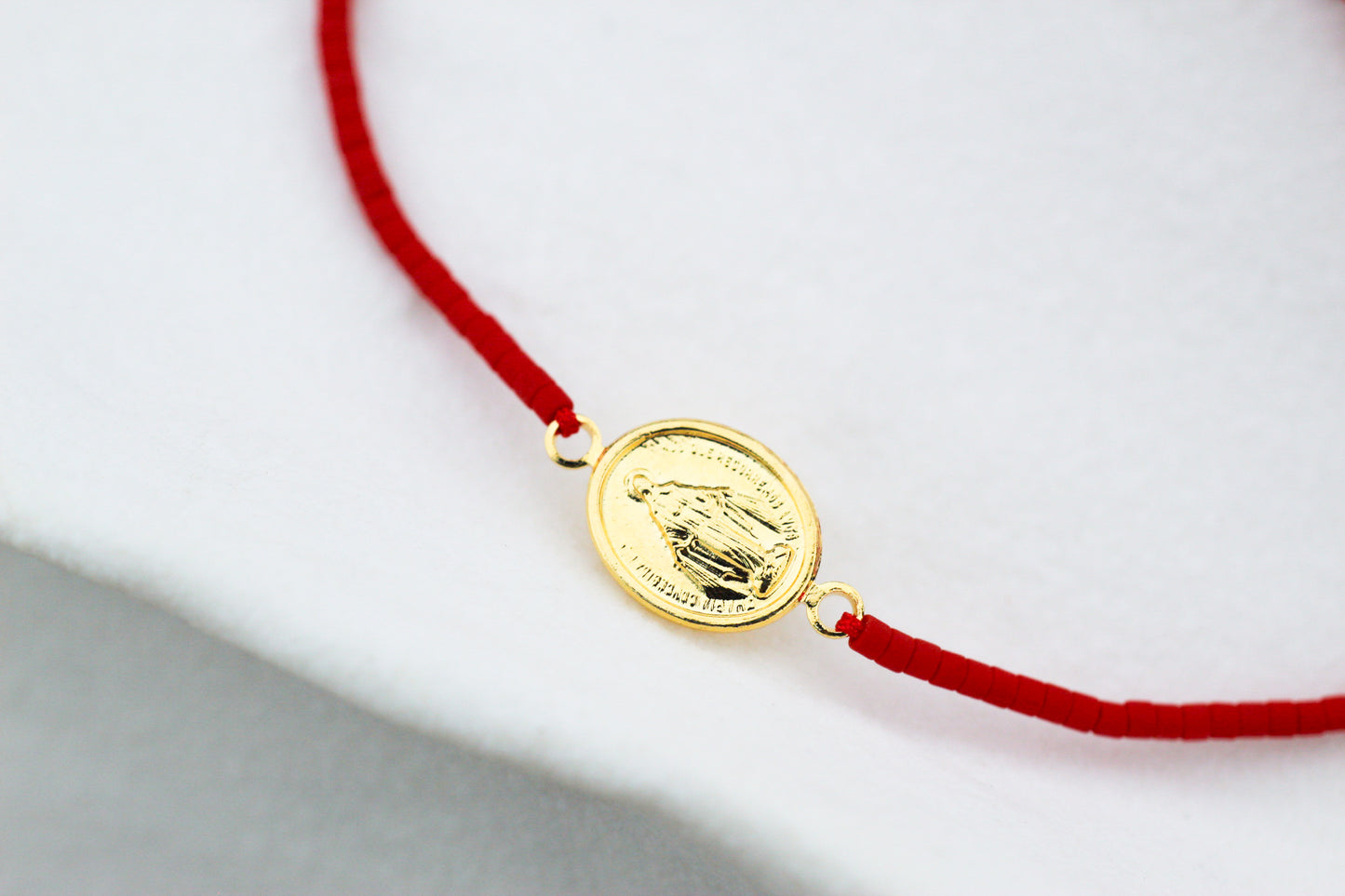 Pulsera Miyu Virgen de los Rayos II, fé y protección en un detalle especial