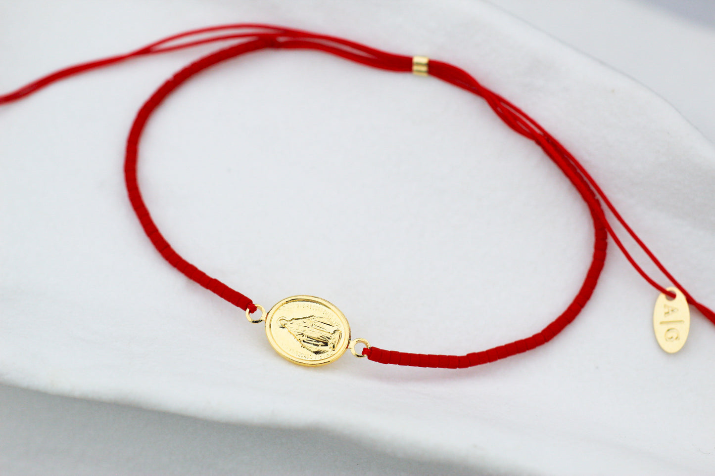 Pulsera Miyu Virgen de los Rayos II, fé y protección en un detalle especial