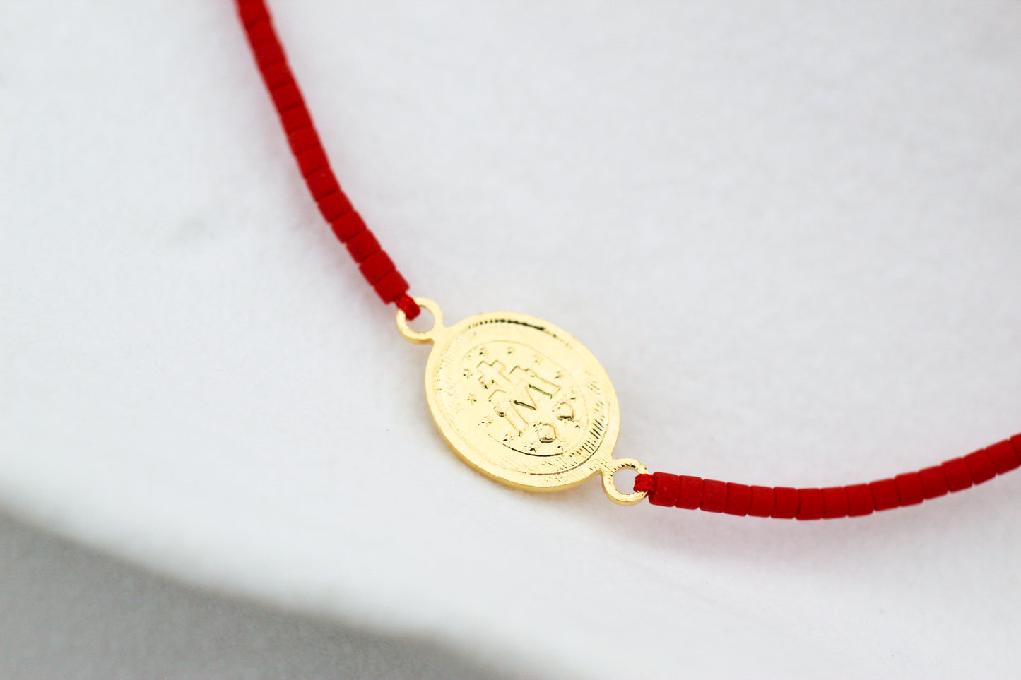 Pulsera Miyu Virgen de los Rayos II, fé y protección en un detalle especial