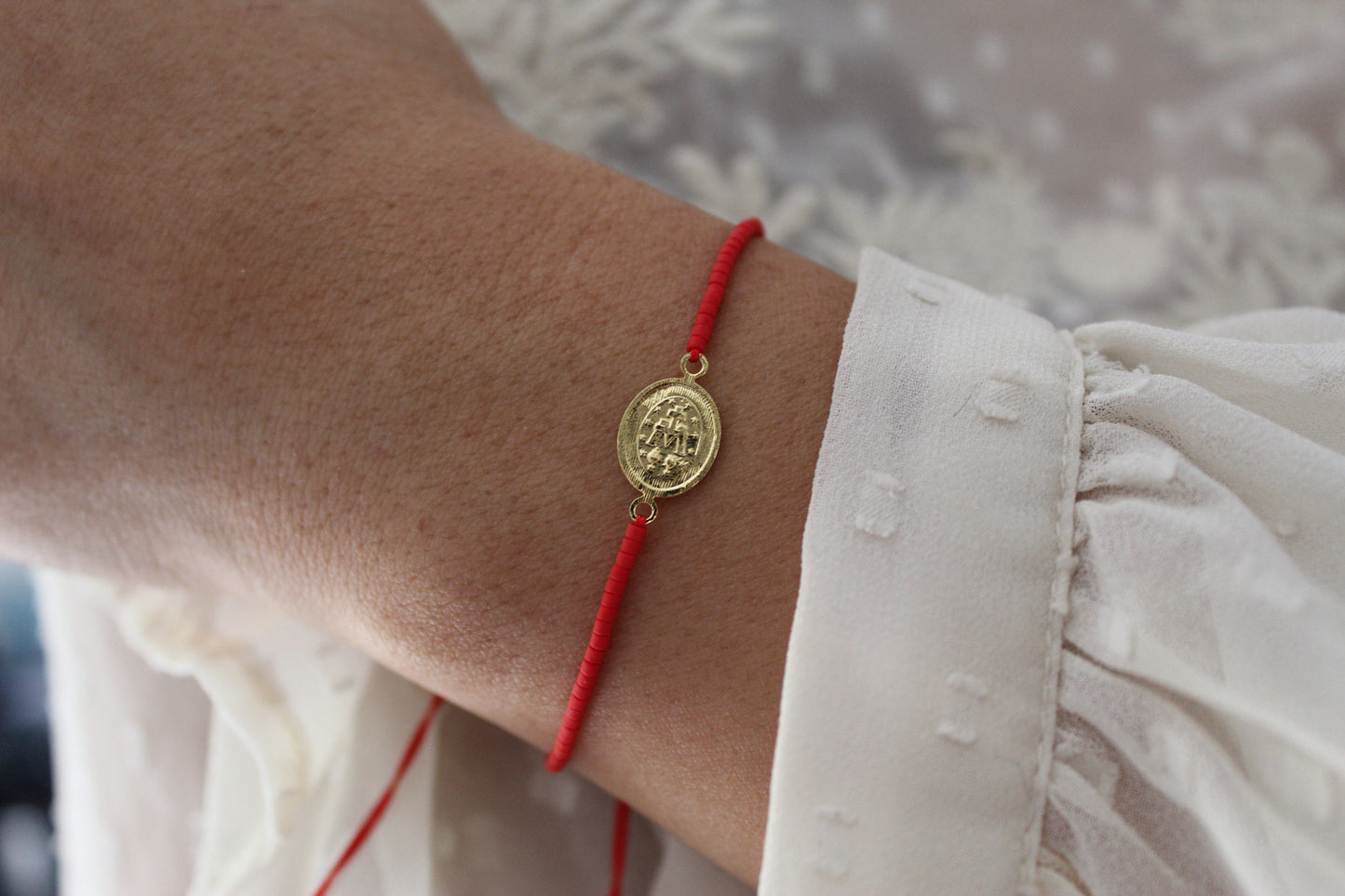 Pulsera Miyu Virgen de los Rayos II, fé y protección en un detalle especial