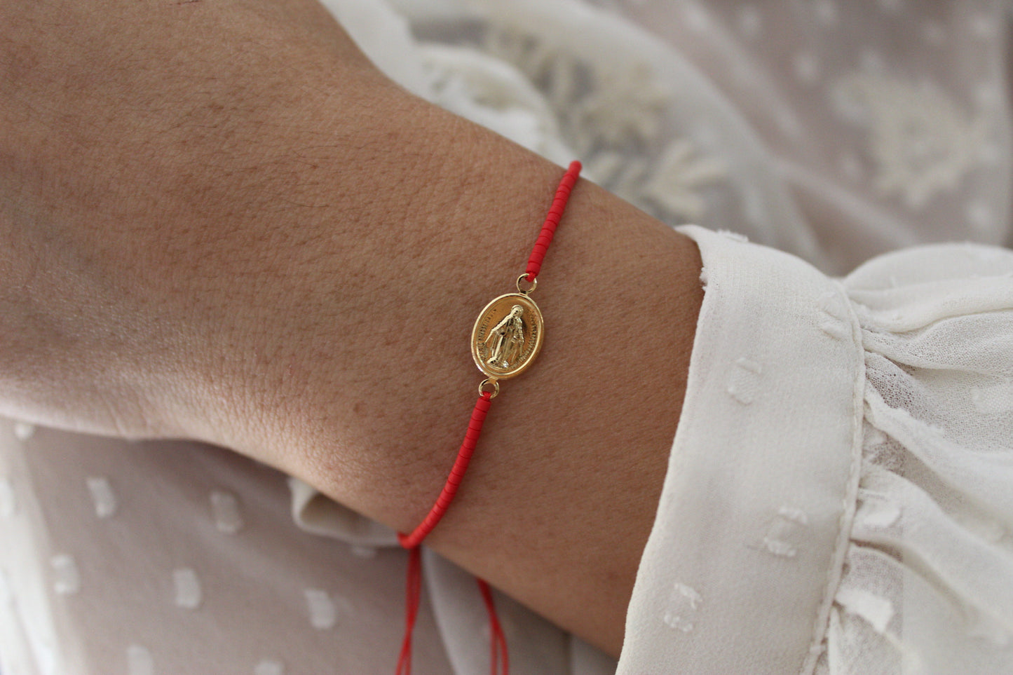 Pulsera Miyu Virgen de los Rayos II, fé y protección en un detalle especial