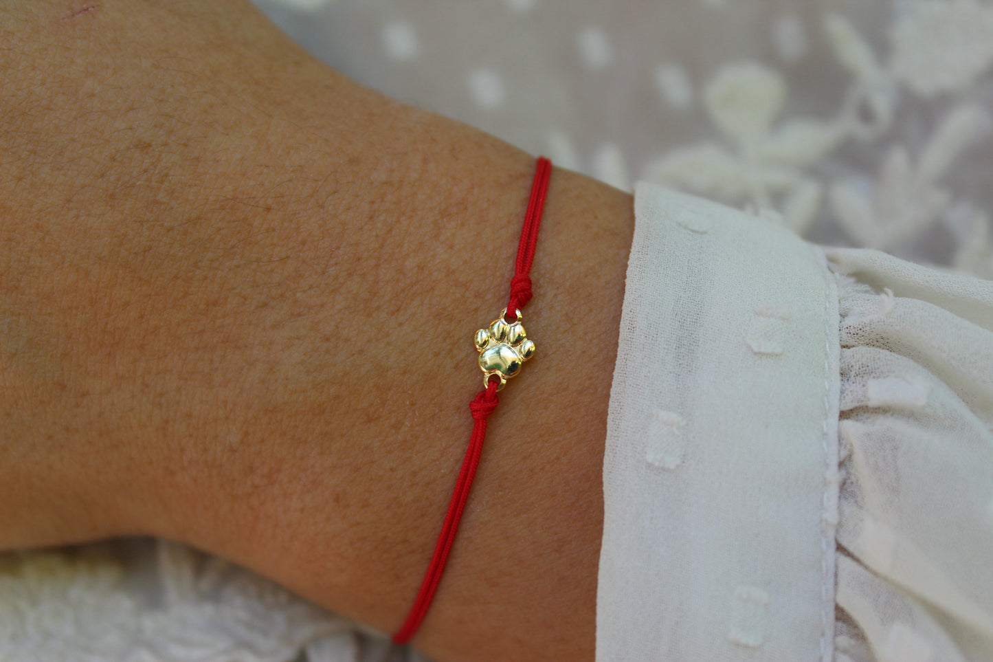 Pulsera Patita Vol Rojo, un símbolo para quienes aman a los animales