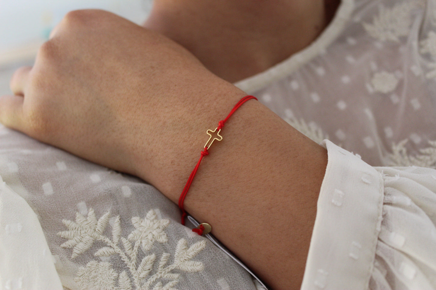 Pulsera Cruz Cali Vol Rojo, fe que se siente cercana