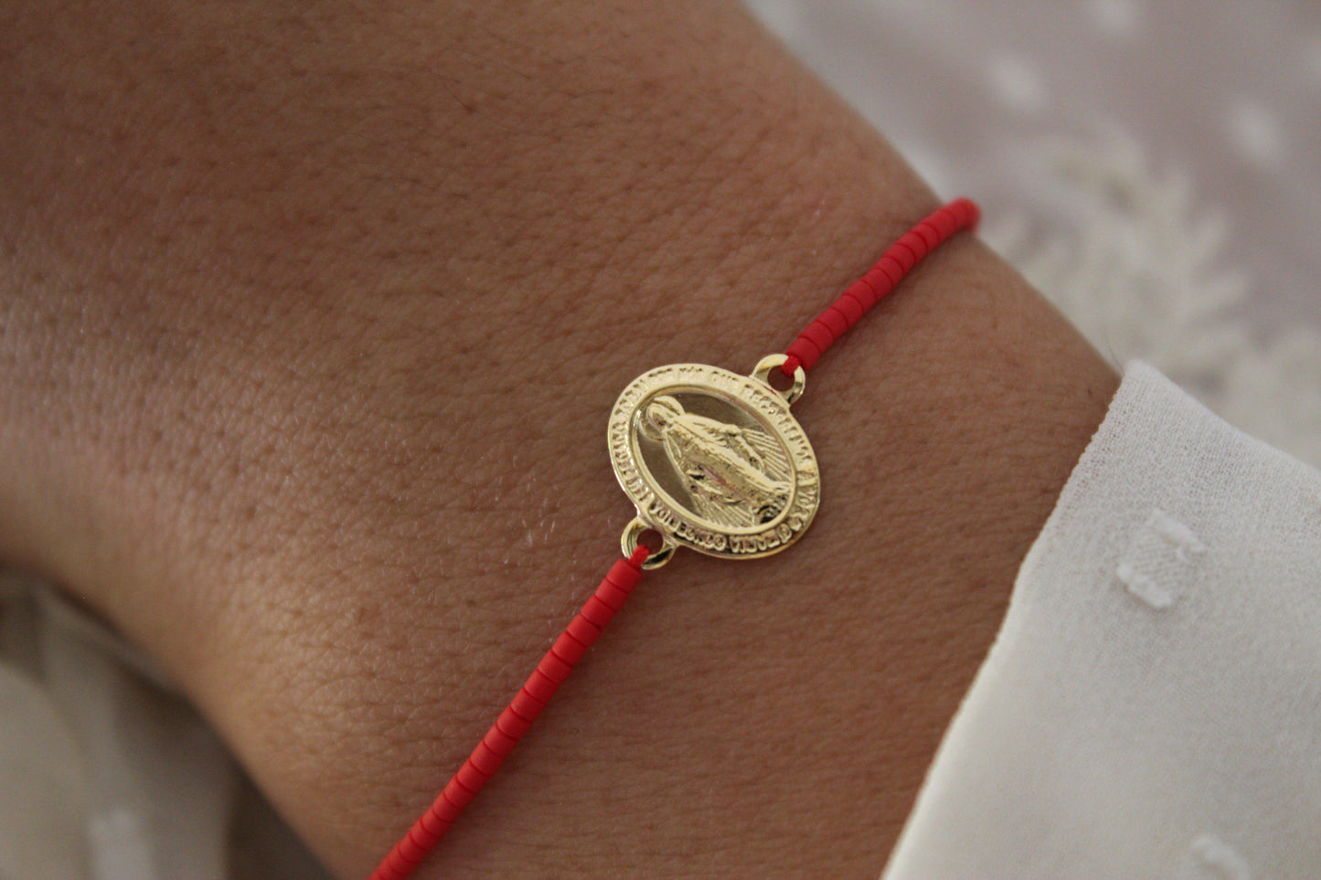 Pulsera Miyu Virgen de los Rayos Oval, fe que se siente cerca