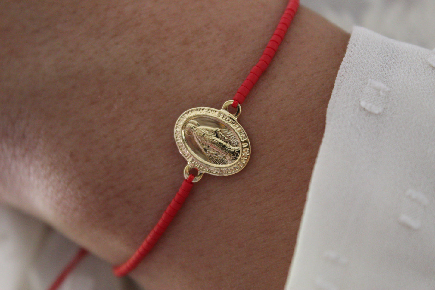 Pulsera Miyu Virgen de los Rayos Oval, fe que se siente cerca