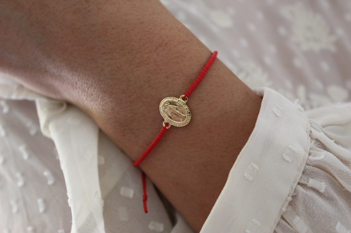 Pulsera Miyu Virgen de los Rayos Oval, fe que se siente cerca